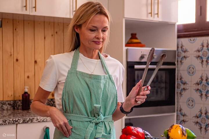 Cours de cuisine marocaine avec un chef local à Marrakech