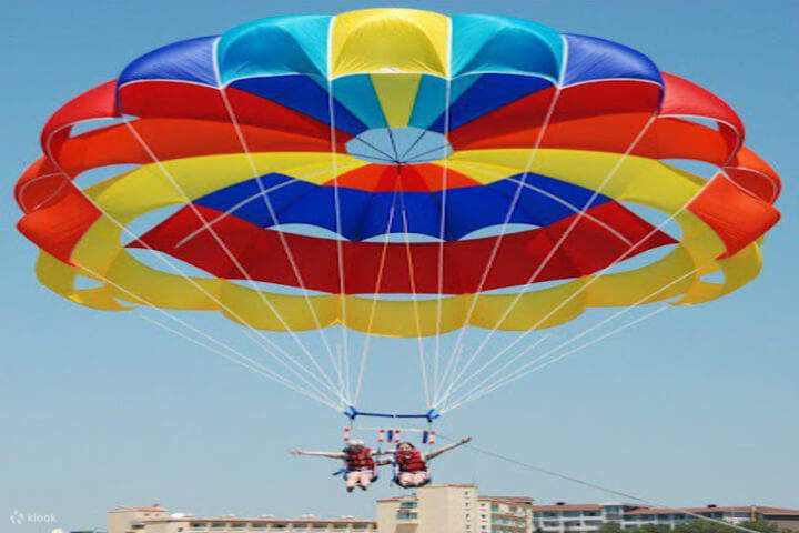 mar-rosso-Parasailing