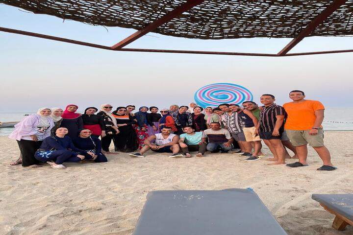 abu-dabbab-beach-full-day