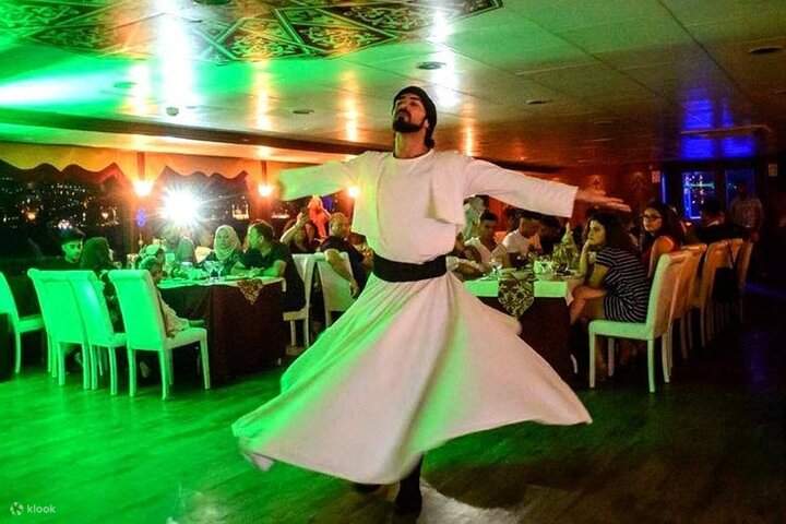 Crucero con cena privada por el río Nilo en El Cairo con recogida