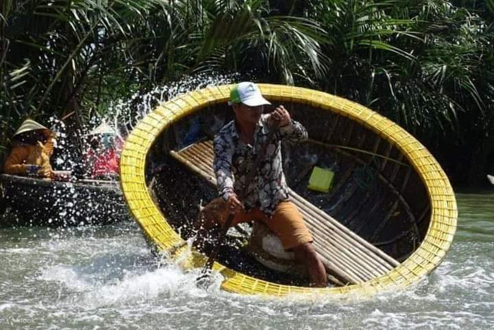Descoperind farmecul orașului Hoi An cu bărci din coșuri de bambus și ...