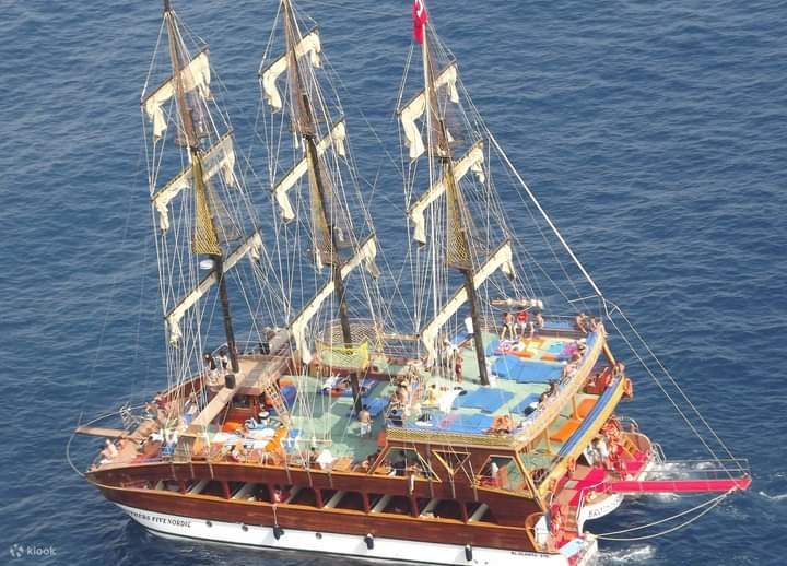 含午餐和软饮的全包双体船游艇之旅