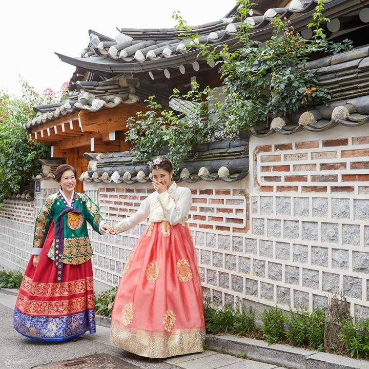 Traditionelles Hanbok-Erlebnis in Myeong-dong mit hauseigenem Studio