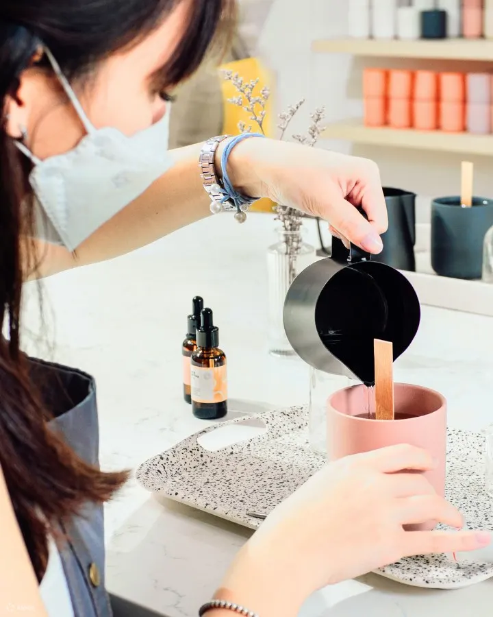 获得熔化和浇注蜡的实用技能，并熟练使用烛芯、模具和基本工具。