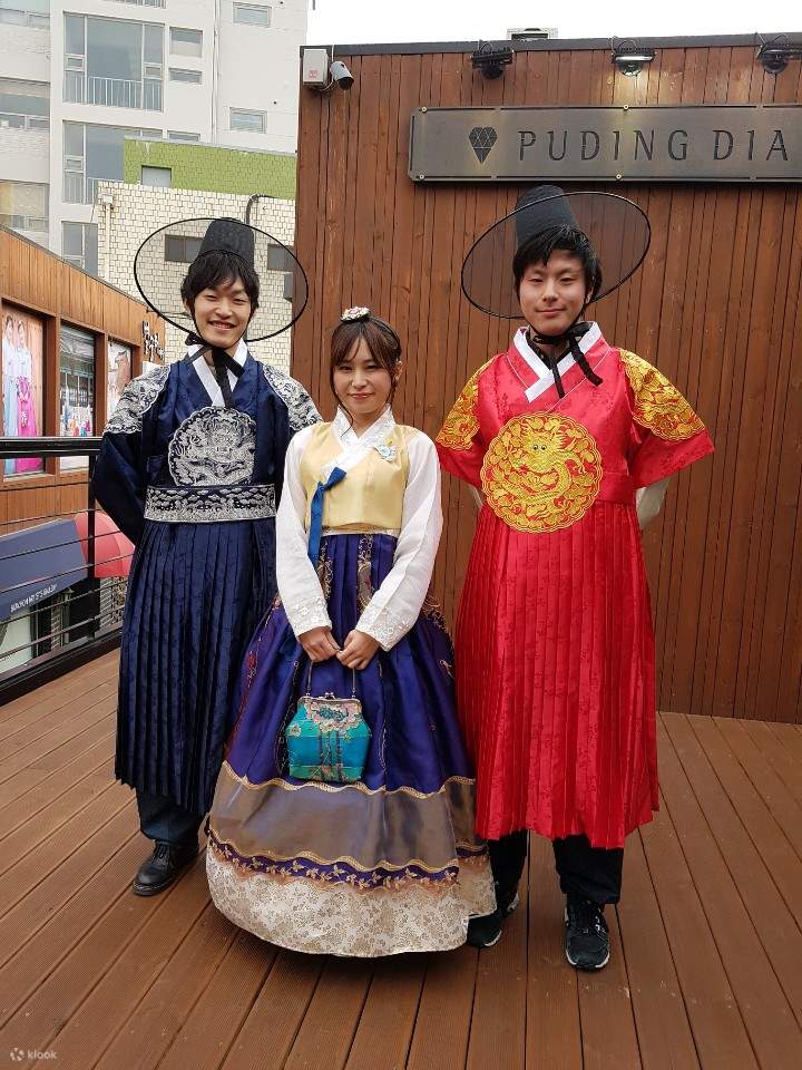 Byulgungteo Hanbok Experience Gyeongbokgung Branch