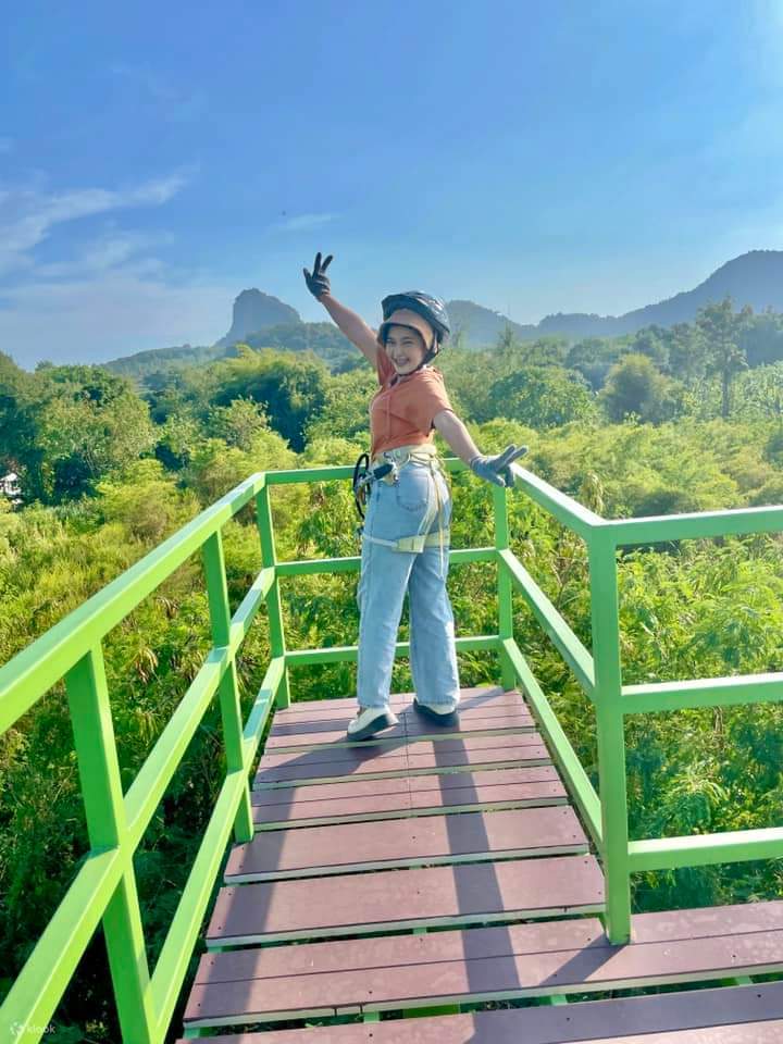 Sie können während der Fahrt mit der Seilrutsche Fotos machen.