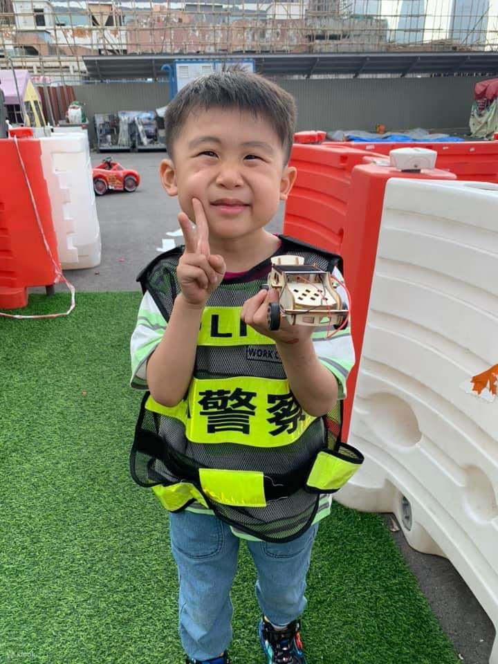 Dragon View 8 - Wan Chai Downtown Children's Self-Drive Tour (K Cart, Construction Vehicle, Police Motorcycle, Sports Car)