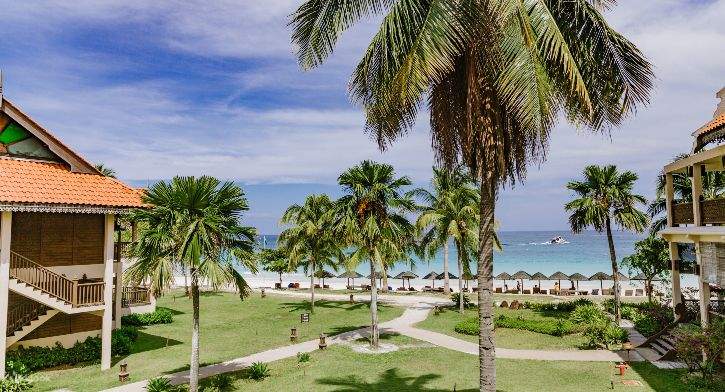 ラグーナ・レダン島 3D2N フルボード タートルシュノーケリング体験付き