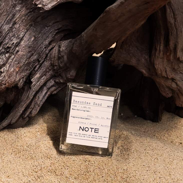 (Parfum terminé) Créé à partir de l'échantillon,
avec le nom du parfum, la date de production et une étiquette contenant ses caractéristiques uniques, le tout complété.
Dans la zone photo, vous pouvez prendre des photos comme indiqué ci-dessous.