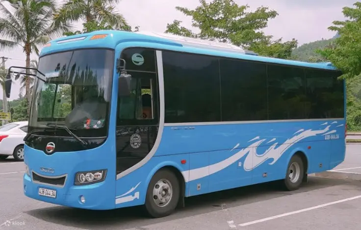 호이안의 파란 버스