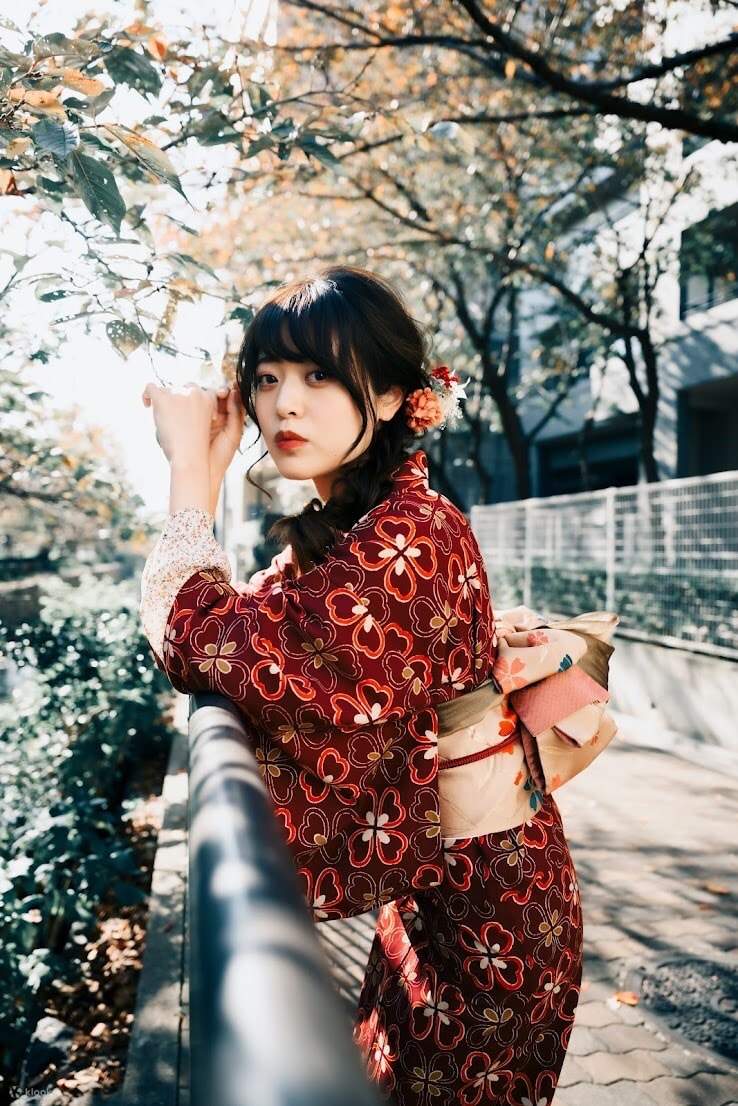 店内收藏了众多现代已难以获取的珍贵复古和服。拥有其他店铺绝对找不到的独特花纹与配色，拍摄出独一无二、适合发布在社交平台的照片！