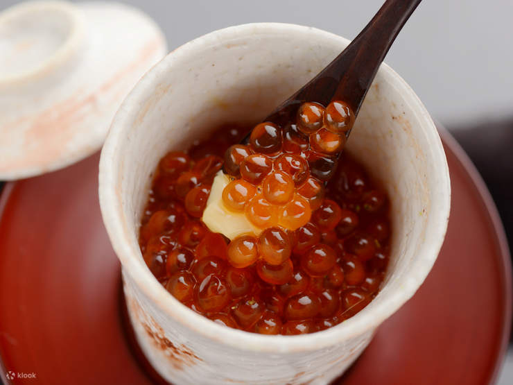 太月怀石料理鲑鱼卵开胃菜