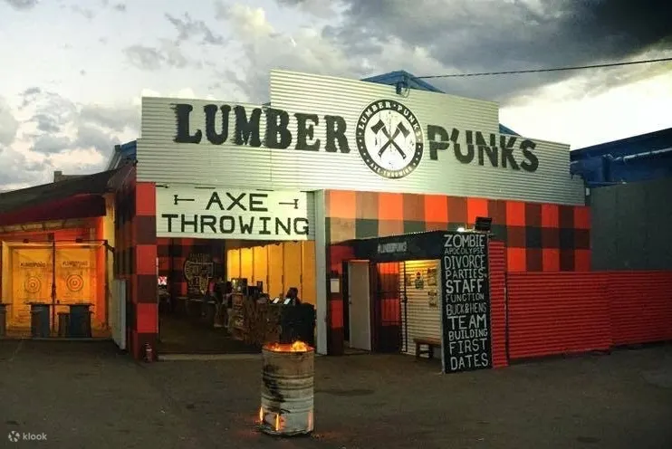 尝试在 Lumber Punk 斧头中扔斧头