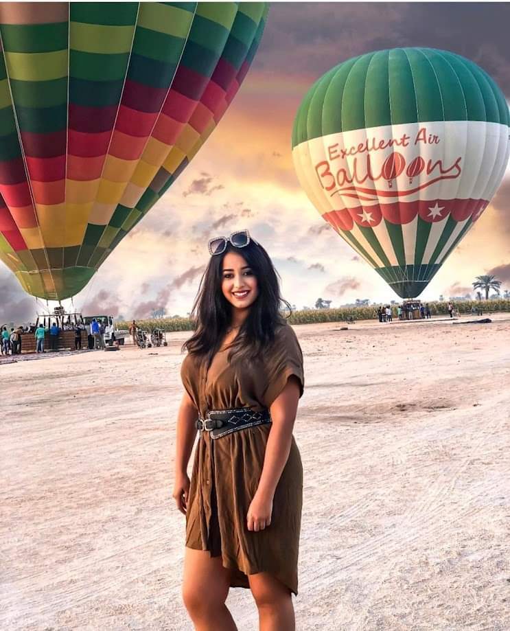 Belon Udara Panas di atas langit Luxor termasuk Pemindahan Pergi Balik