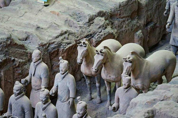 西安兵馬俑 1 日ツアー (中国語ガイド + 兵馬俑 + 梨山庭園 + 第三環状