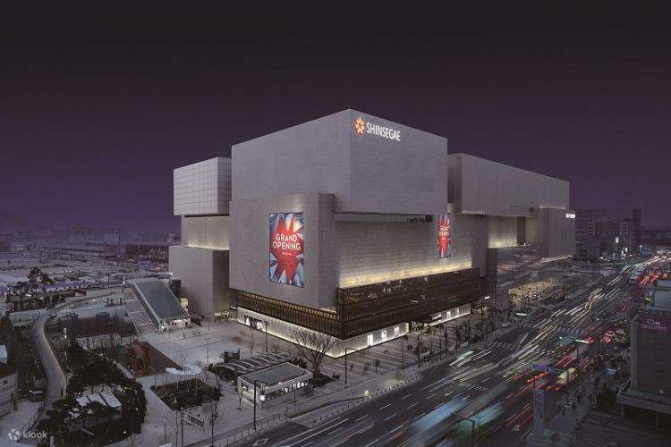 東大邱駅// ・バス停：東大邱駅広場の隣