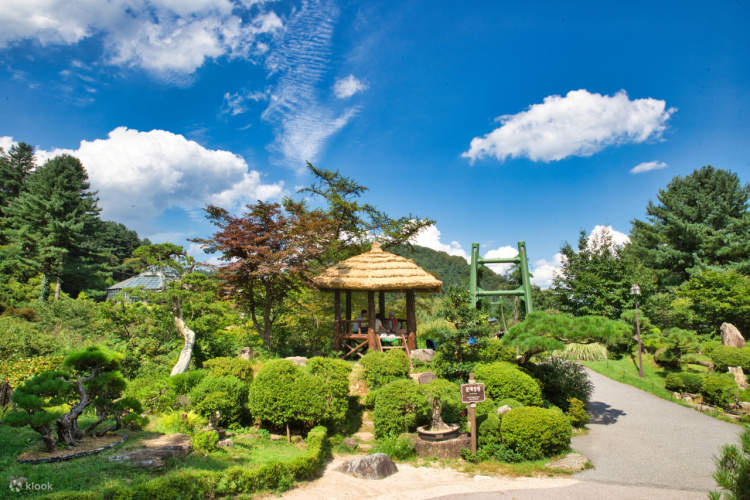 Alpaka und NamiInsel sowie Garten der und Legoland