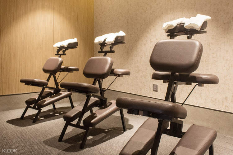 Hong Kong International Airport Transit Resting Lounge (Refreshhh by