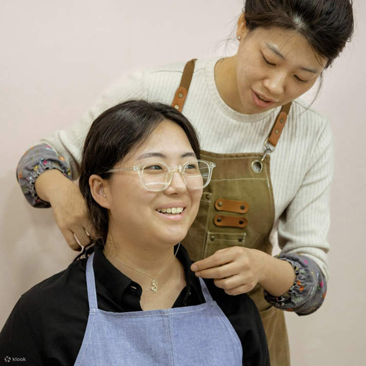 • Kalung ‘Happiness’, “Semoga harimu menyenangkan!!”