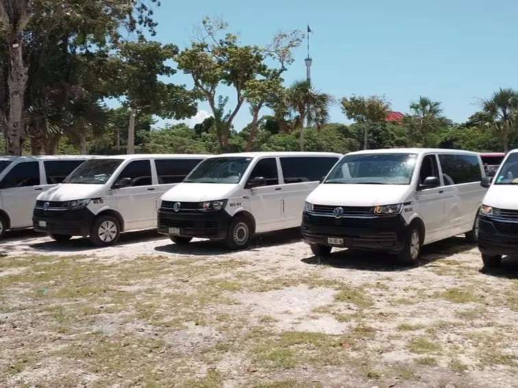 乘坐宽敞、实用、可靠的大众Transporter厢型车，高效出行