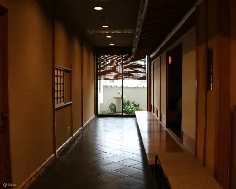 在历史悠久的商店体验广岛茶道和和果子品尝