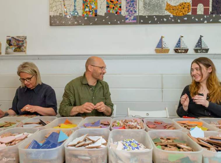 Trencadis Mosaic Class in Barcelona