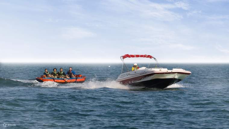 Jeux aquatiques flottants Terre et Espace au Braira Resort