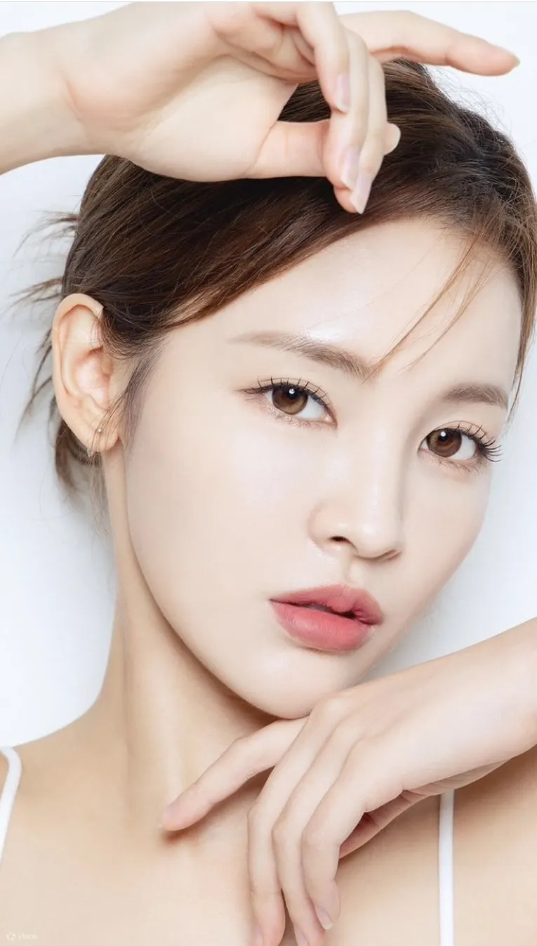 韩国流行明星热门美容沙龙：美发与化妆体验