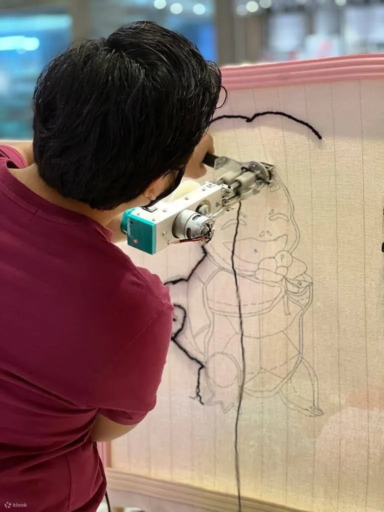 一个男孩簇绒