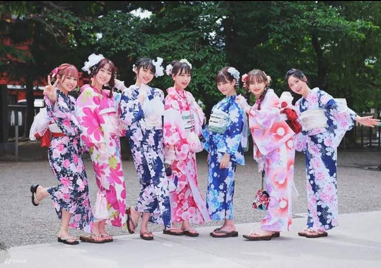 Hanaka Kimono-Verleih mit Haarstyling in Asakusa