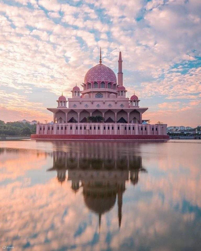 Pink Mosque + Malacca Straits Mosque + Dutch Red House + Malacca River ...