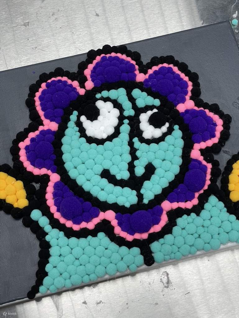 URBANPEACE - Lukisan Pom Pom｜Cermin Pom Pom｜Kwun Tong