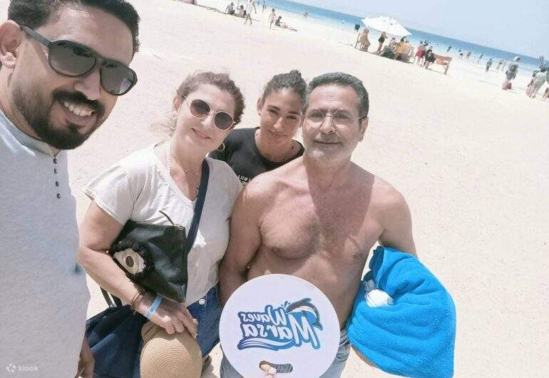 Насладитесь красотой пляжа Шарм-эль-Лули с друзьями