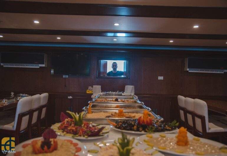 Marsa Alam - Excursión de un día con noche incluida a Sataya Dolphin House 