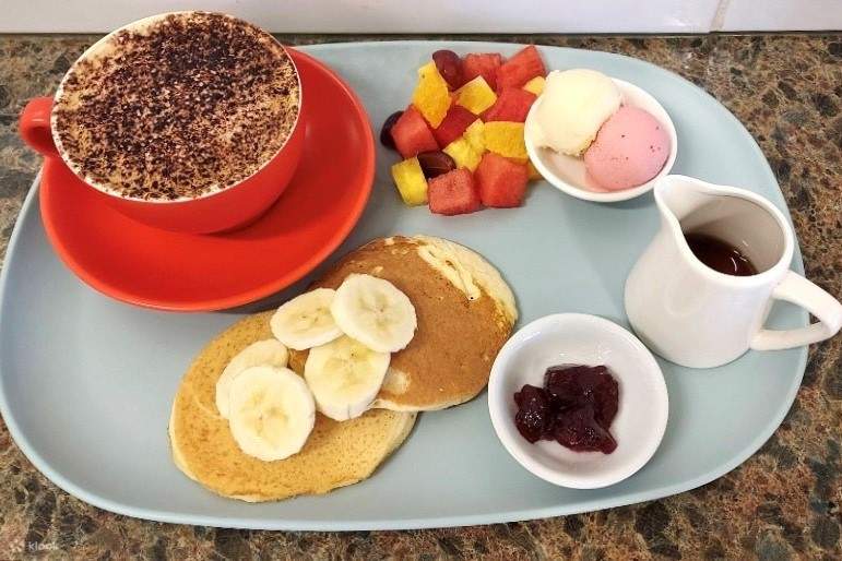 Frutta tropicale e gelato