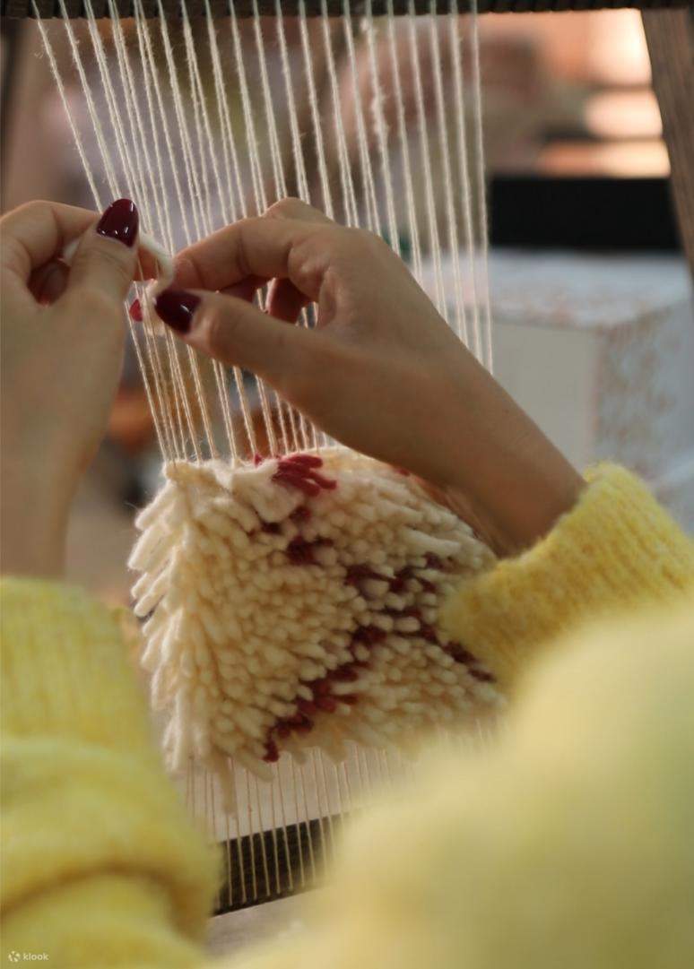 Myrugy-Small Group Rug Making Workshop in Marrakech with kechart