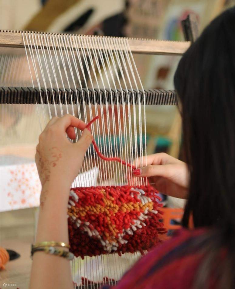 Myrugy-Small Group Rug Making Workshop in Marrakech with kechart