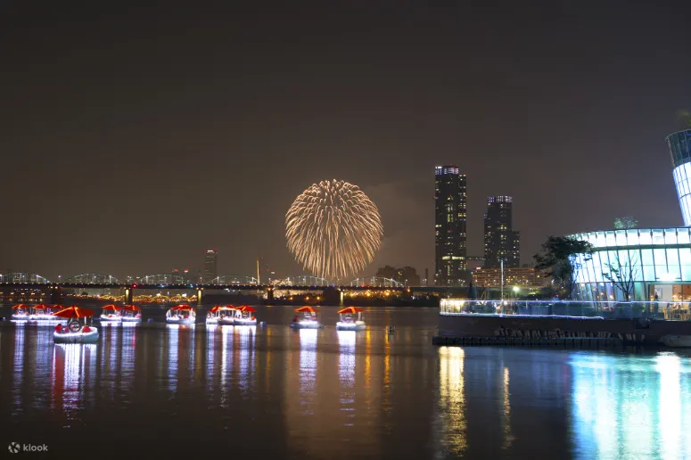 LED lights are installed so you can enjoy the romantic night view of the Han River even at night!