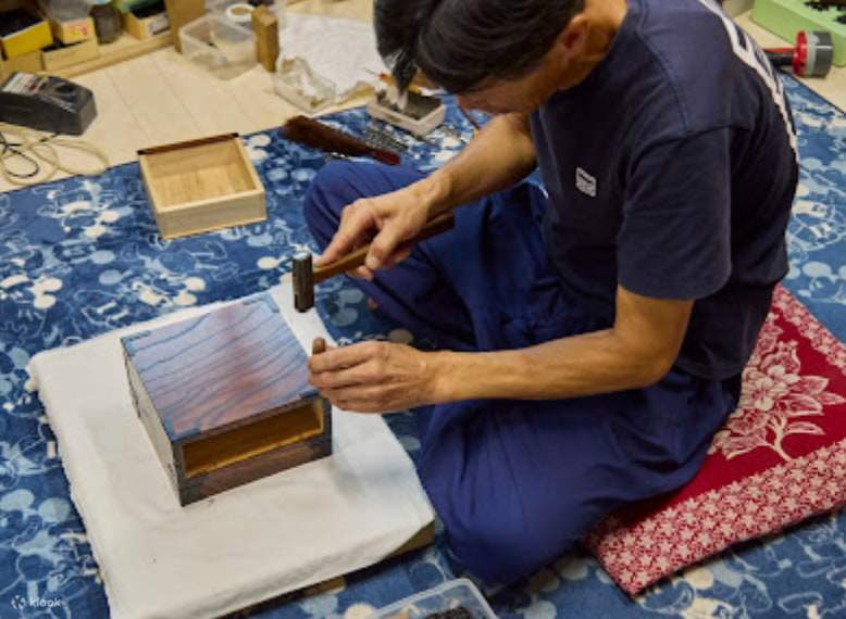 Héritage de la culture samouraï : créez votre propre Tansu de Sendai et plateau japonais dans l'atelier d'un artisan