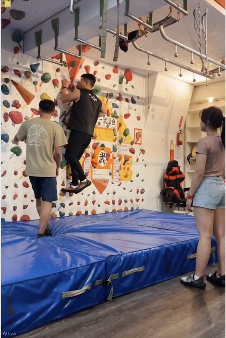 Taipei Rock Climbing Fitness Classroom Bouldering