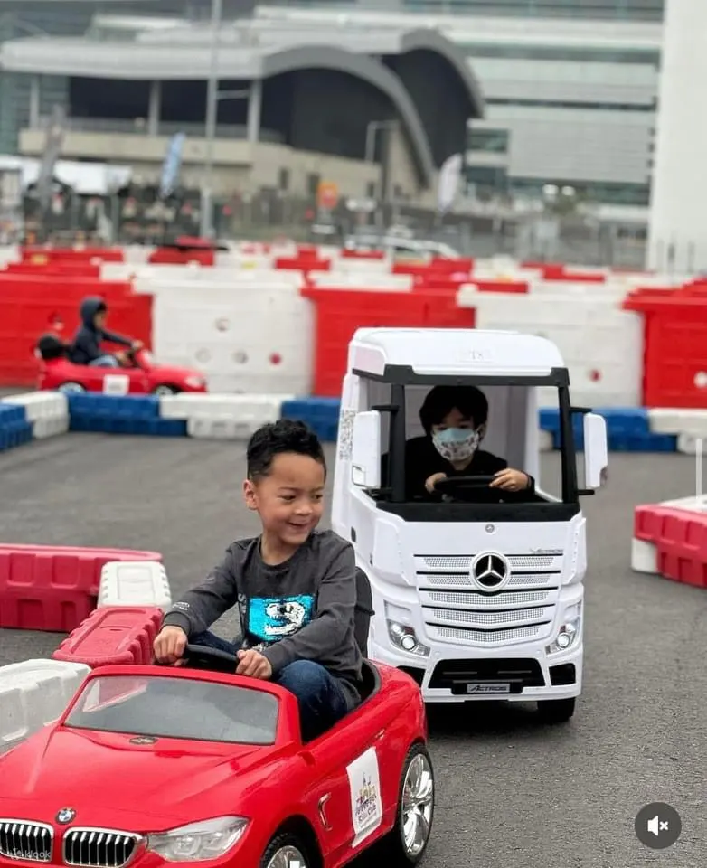 龙景8号- 湾仔闹市儿童自驾游 (K Cart, 工程车, 警察电单车, 跑车)