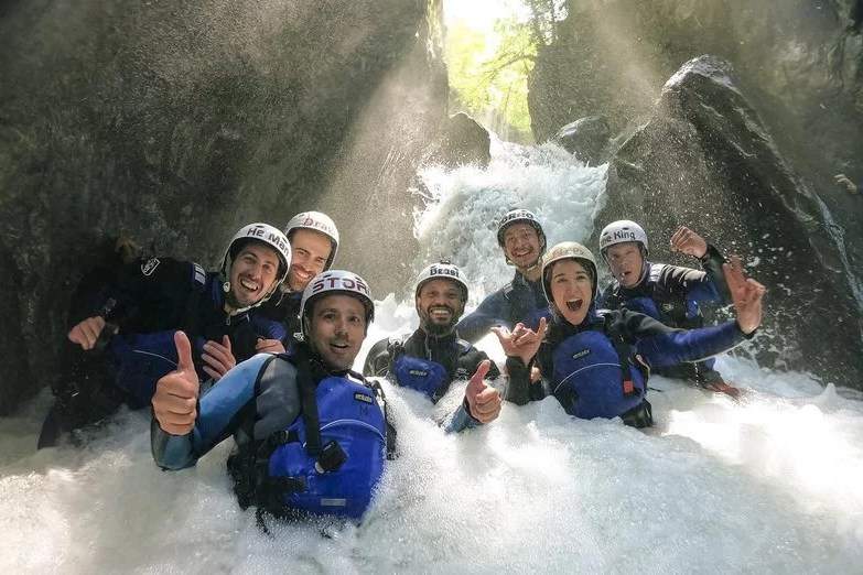 foto grup petualangan canyoning
