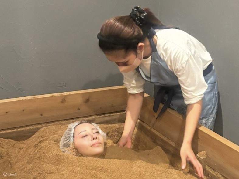 Combining Japanese enzyme baths with full-body therapeutic treatments for deep relaxation and enhanced well-being. Personalized treatment plans and one-on-one service from experienced technicians cater to diverse needs.