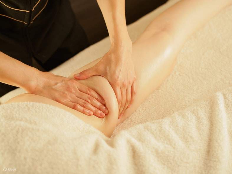 Menù diversificato con combinazioni personalizzabili di trattamenti per i piedi, total body e aromaterapia con oli essenziali.