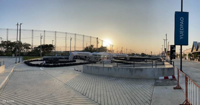 Berlumba di trek keselamatan