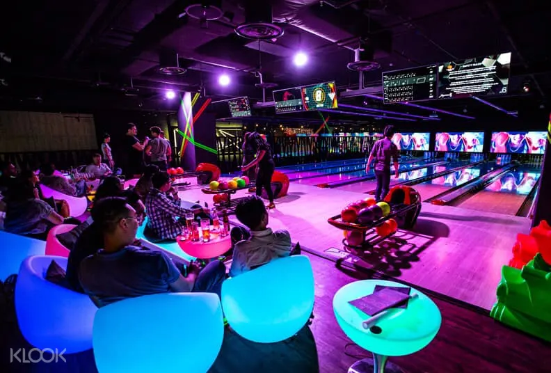 bowling experience in 313 at somerset orchard road klook クルック