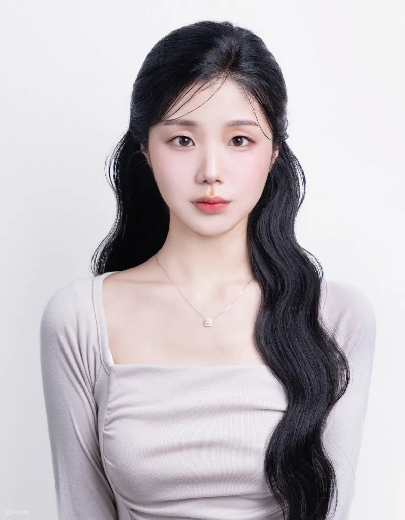 K-Pop 偶像风格发型与化妆