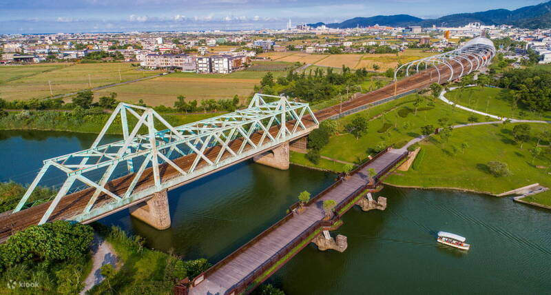 宜蘭：冬山河生態緑舟電動船 & 水上自転車