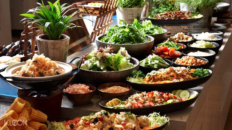 Voucher Makan Siang Dan Makan Malam Buffet 1 For 1 Di Window On The Park At Holiday Inn Orchard City Centre Singapura