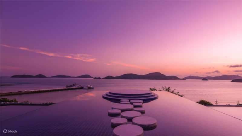 Tu Bar Rooftop au Sri Panwa Phuket avec vues luxueuses sur le coucher de soleil